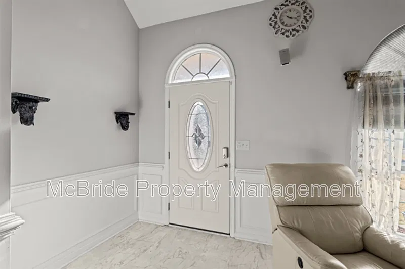 3 bed, 2.5 bath, 1838 sqft, $2,400 — Photo 3