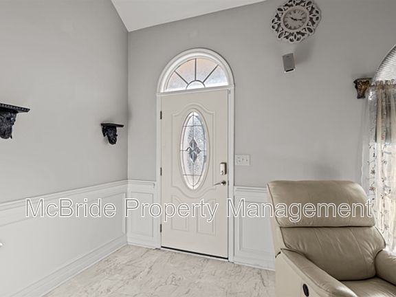 3rd image of 201 Nicklaus Ct
