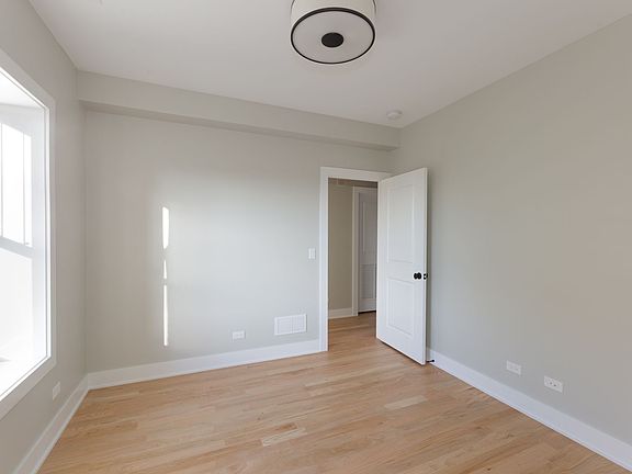 5th image of 2449 W Logan Blvd #3