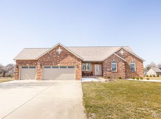 5 Pioneer Trl, Glen Carbon, IL 62034