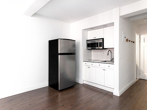 5th image of 320 E 42nd St APT 805
