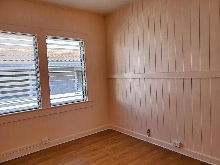2027 Metcalf St — Photo 10