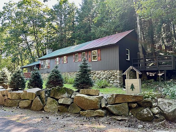 3rd image of 9 Adirondack Memories Ln