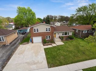 1309 S Busse Rd, Mount Prospect, IL 60056
