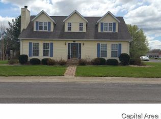 23 Quail Run Dr, Carlinville, IL 62626