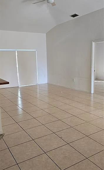 120 Reserve Dr — Photo 2