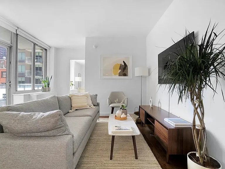 260 W 26th St #4U — Photo 6
