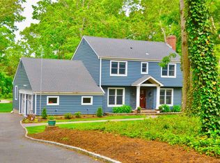 54 Roosevelt Blvd, Hauppauge, NY 11788