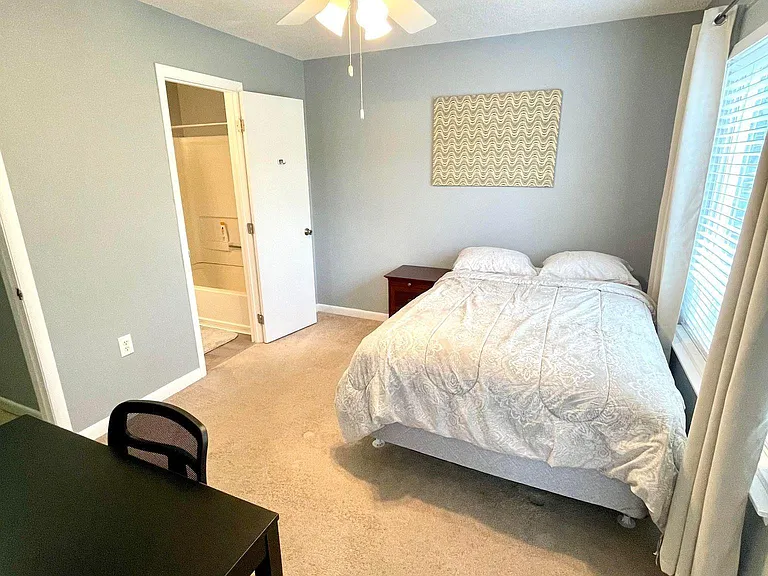 1401 Collegiate Cir #302 — Photo 8