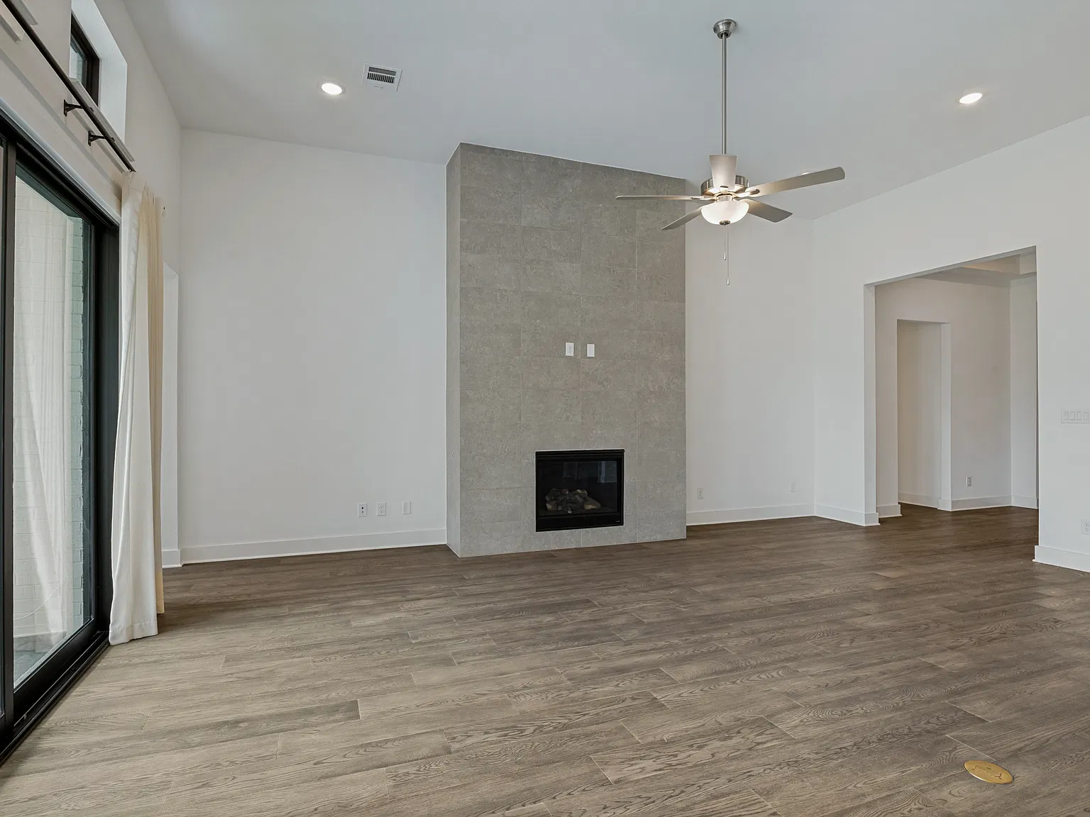 4 bed, 3.5 bath, 3008 sqft, $4,500 — Photo 2