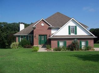 900 Shadow Hill Dr, Clinton, MO 64735