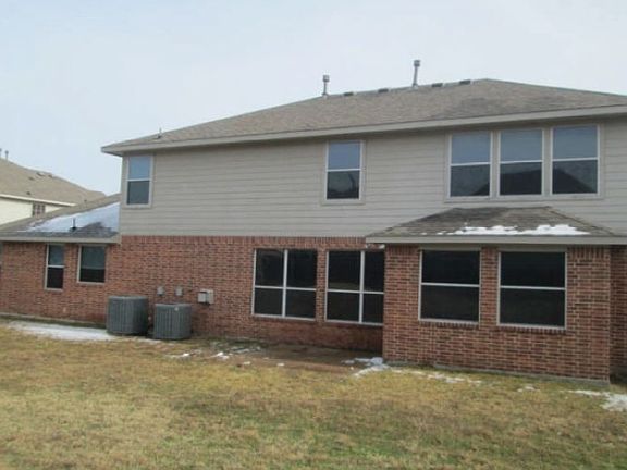 2nd image of 801 Camellia Ct