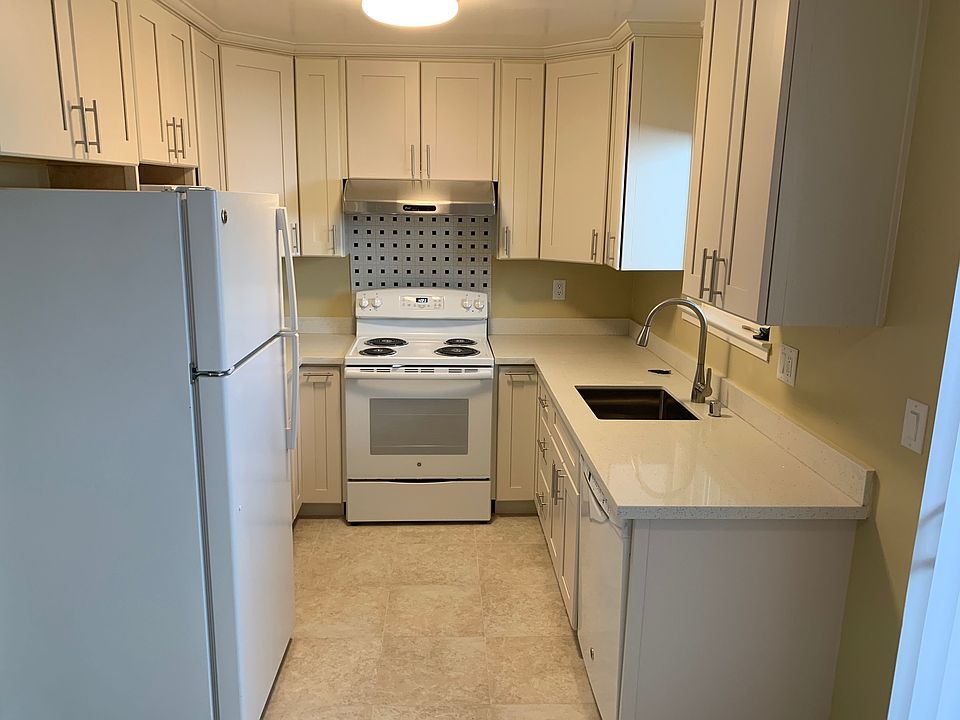 1st image of 1423 Regent St APT 1