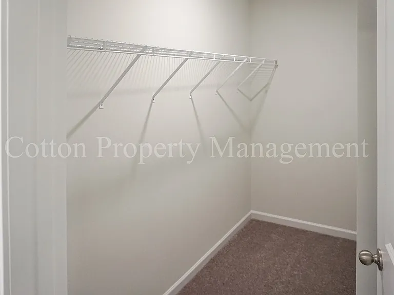 602 Draymore Dr NE — Photo 16