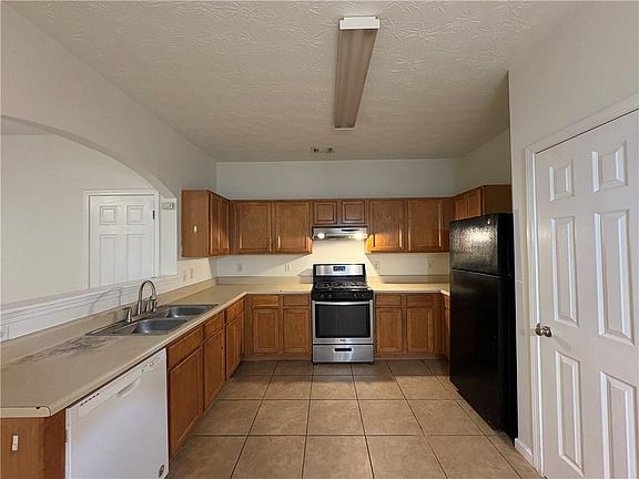 4th image of 2485 Emma Way