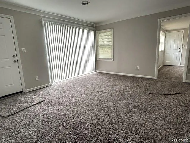3 bed, 1.0 bath, 946 sqft, $995 — Photo 2