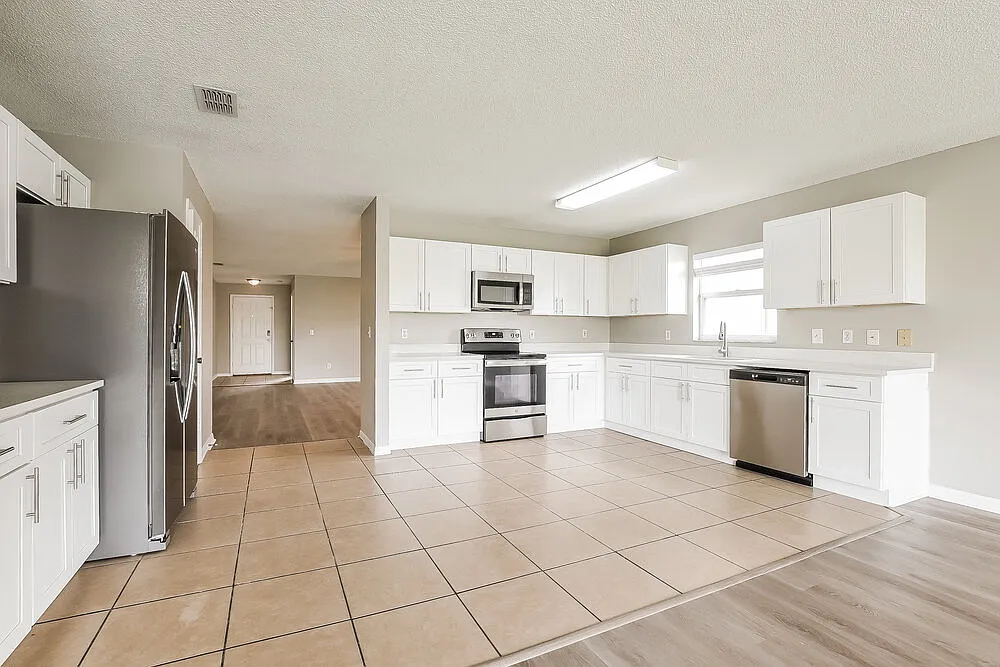 4 bed, 2.0 bath, 1934 sqft, $2,465 — Photo 4