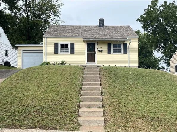 3145 Charles St, Saint Joseph, MO 64501