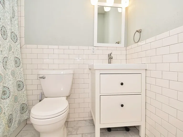 1367 S 22nd Ave — Photo 3