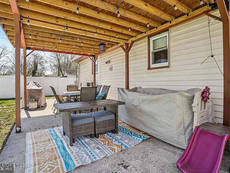 36 Browning Ave — Photo 6