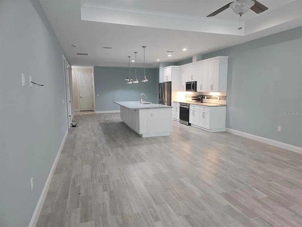 3 bed, 2.0 bath, 1743 sqft, $2,475 — Photo 2