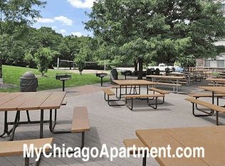 5461 NE River Rd APT 900, Chicago, IL 60656