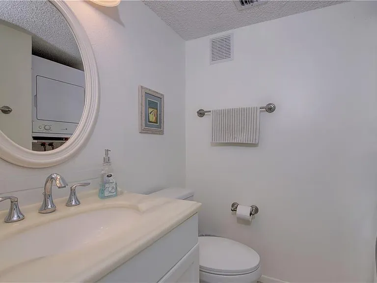 2-piece washroom and laundry