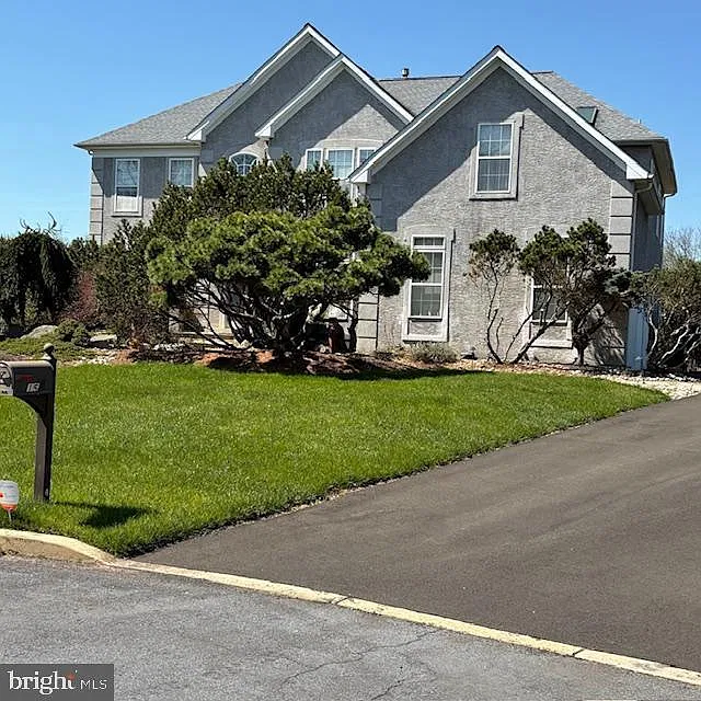 4 bed, 3.5 bath, 5020 sqft, $7,100 — Photo 2