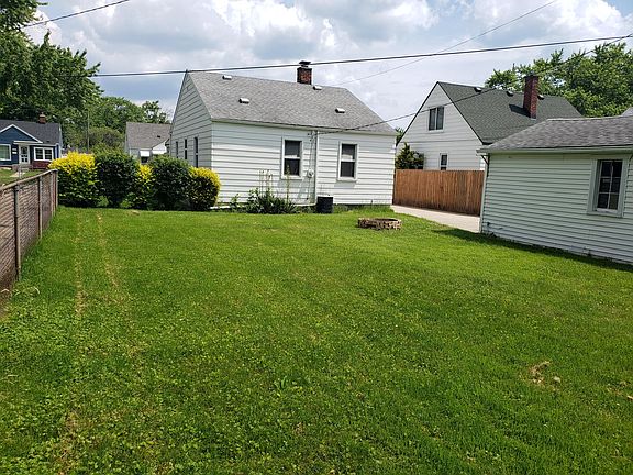3rd image of 21618 Revere St