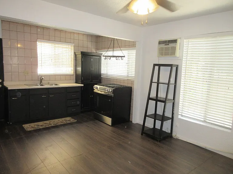 1116 N O'Melveny Ave — Photo 8