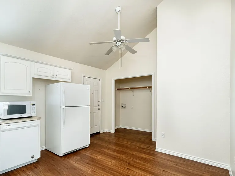 108 Live Oak Cir — Photo 5