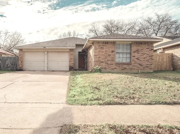 108 Caprock Dr, Arlington, TX 76018