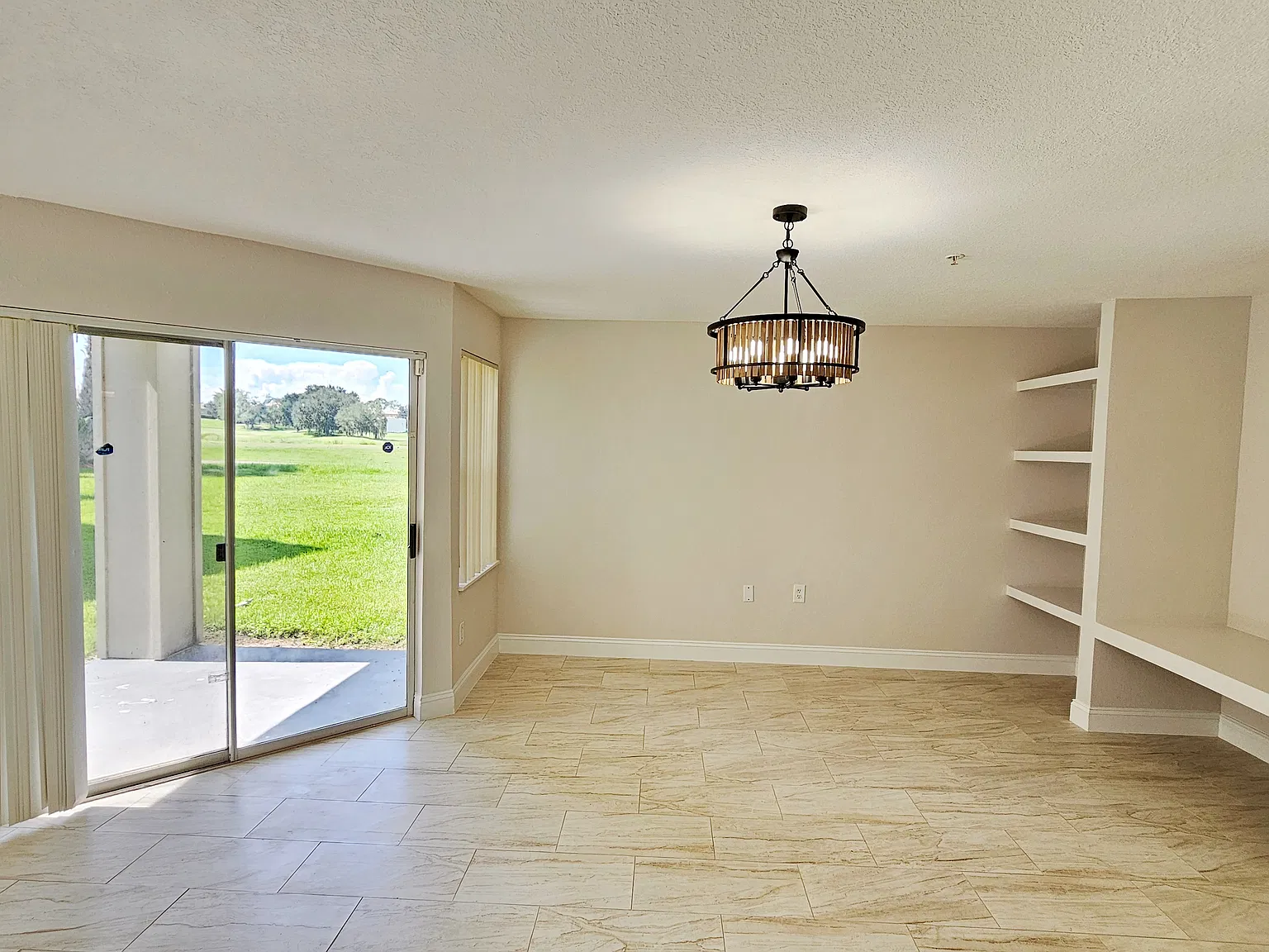 1 bed, 842 sqft, $1,490 — Photo 3