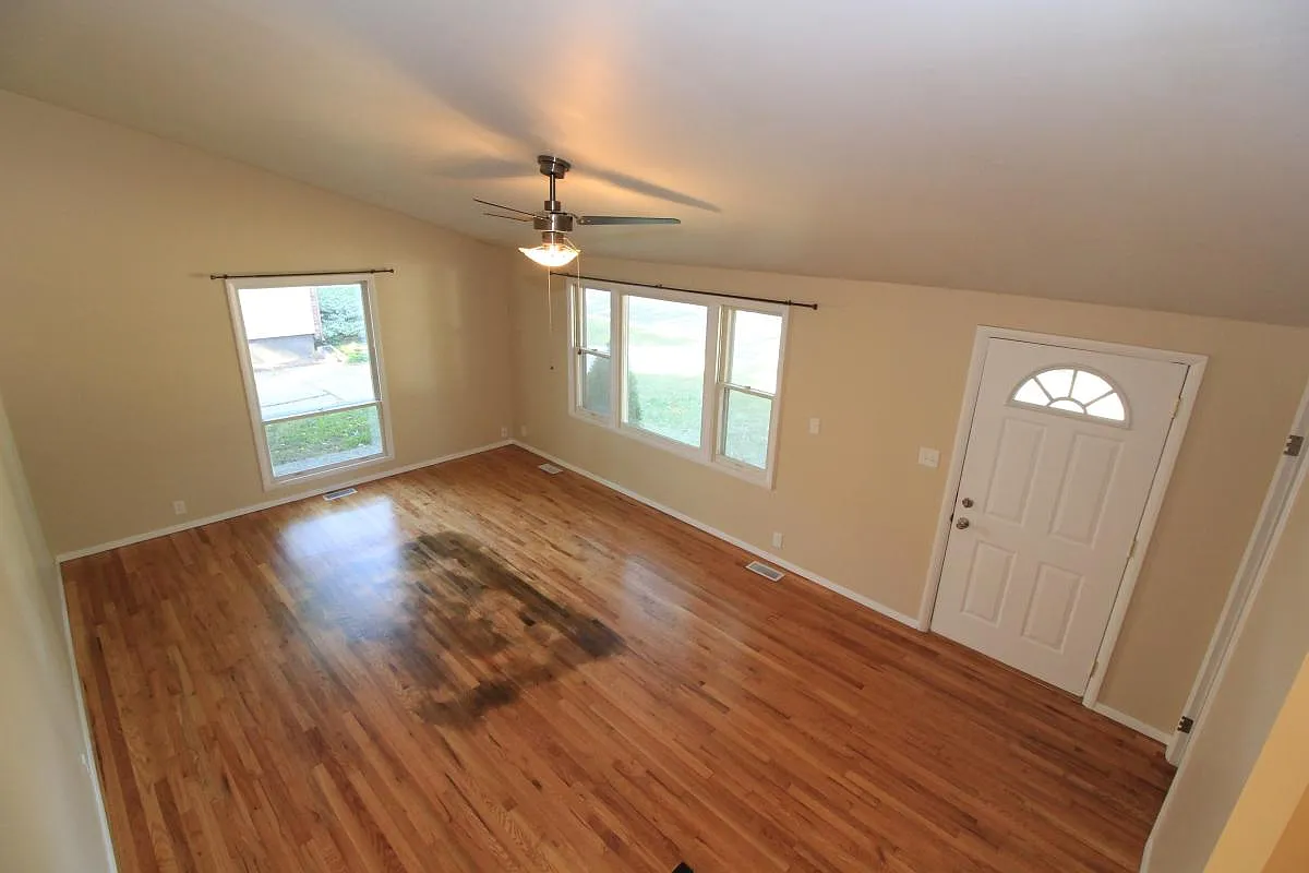 3 bed, 1.5 bath, 1405 sqft, $1,750 — Photo 3