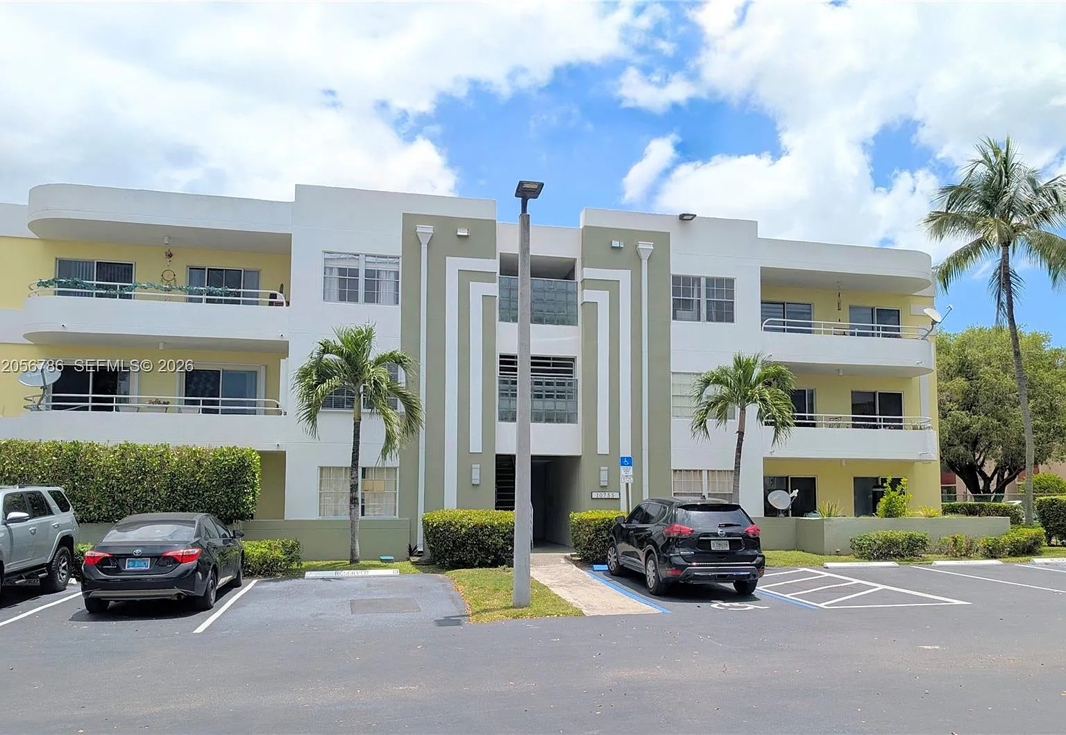 Palm Cove Cond — Photo 1