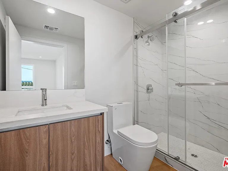 1717 Winona Blvd #501 — Photo 7