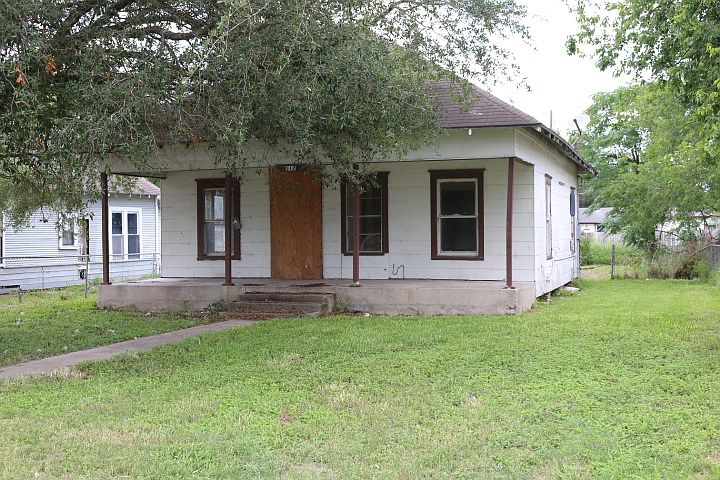 1st image of 512 W Kenedy Ave