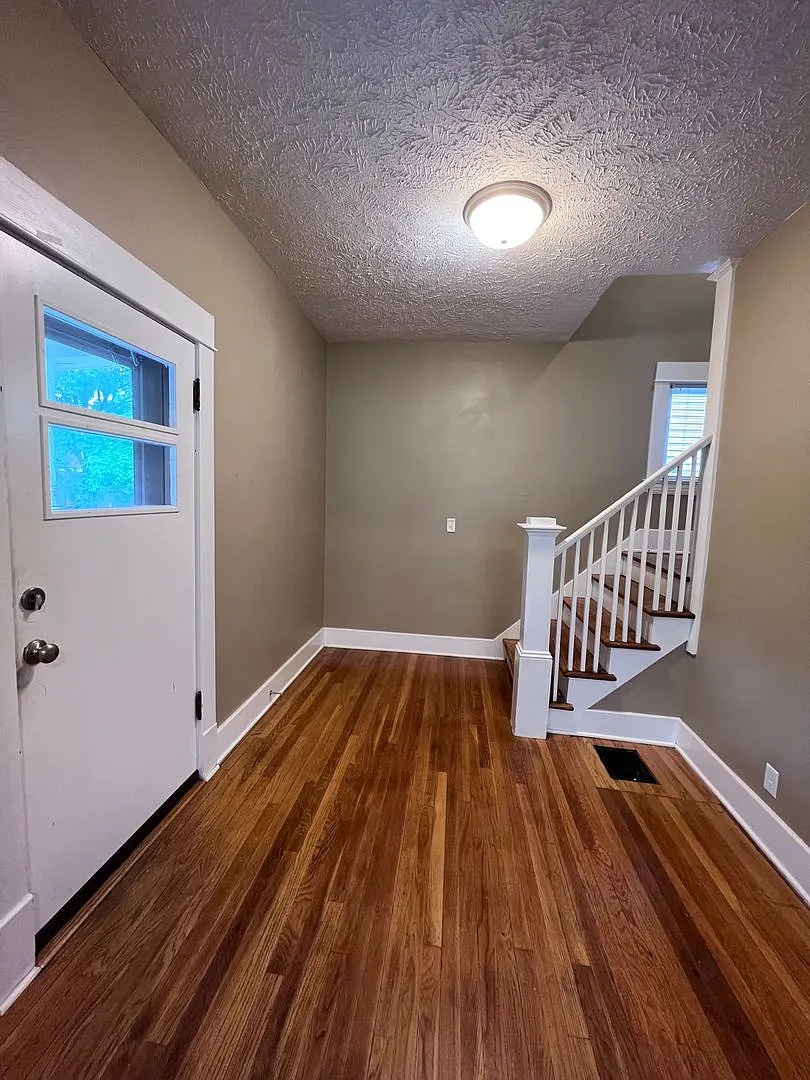 Large Four Bedroom Home! — Photo 4