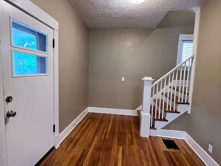 1040 Powers Ave NW — Photo 5