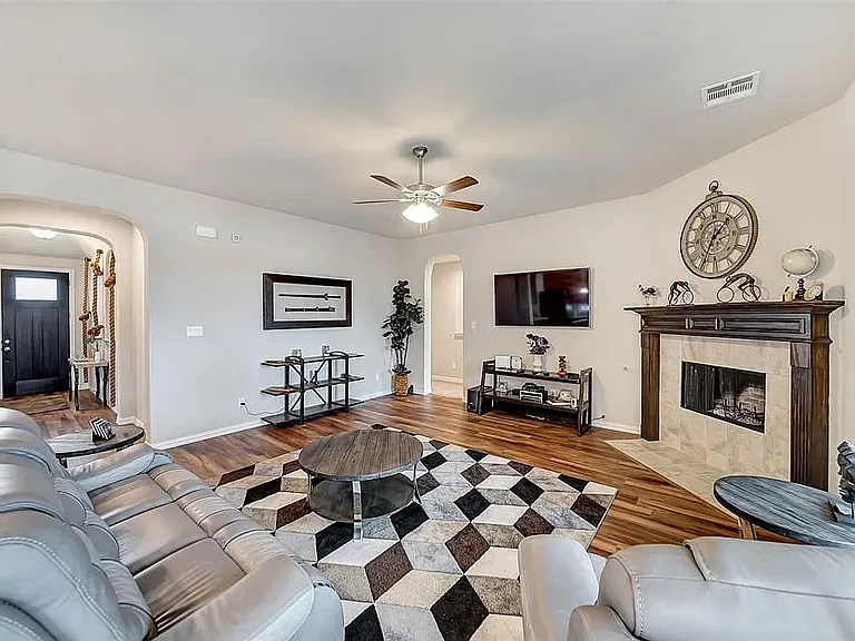 209 Douglas St — Photo 9