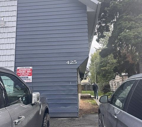 3rd image of 425 Irwin St APT 4