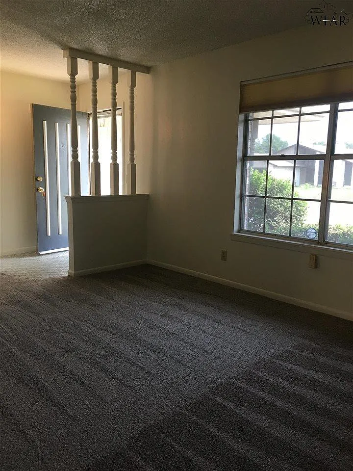 3 bed, 2.0 bath, 1467 sqft, $1,950 — Photo 2