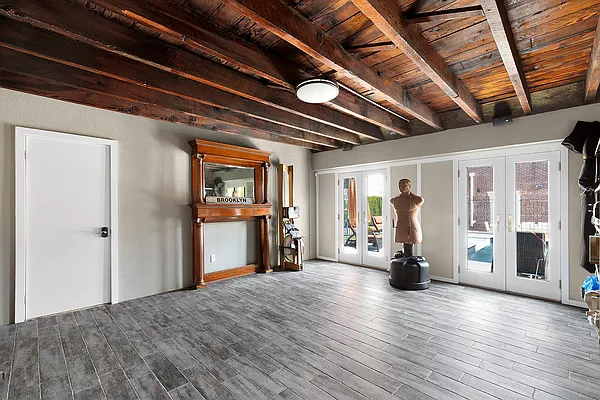 Sold by Compass | media 6