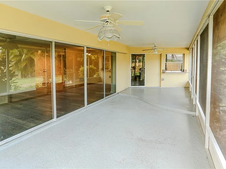 5654 Eichen Cir W — Photo 27
