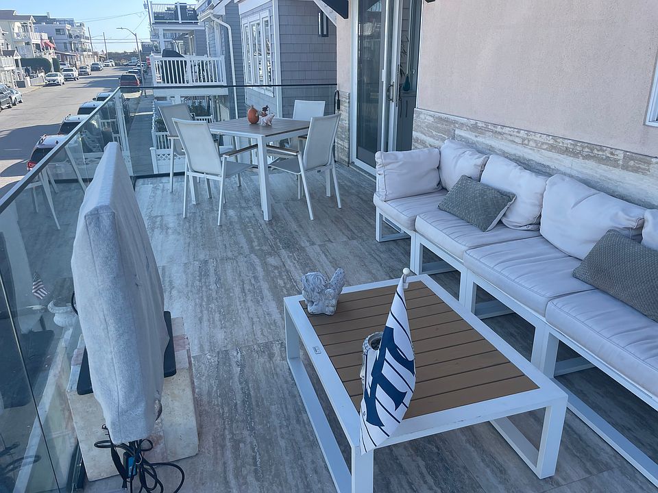 1st image of 43 Minnesota Ave Floor 1