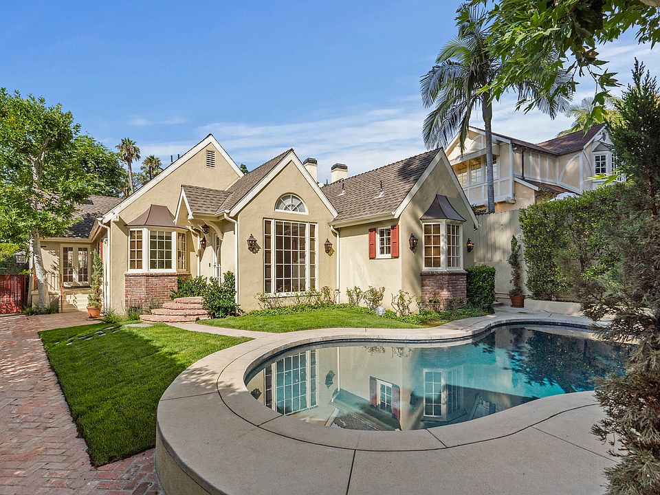 1st image of 1240 N Doheny Dr