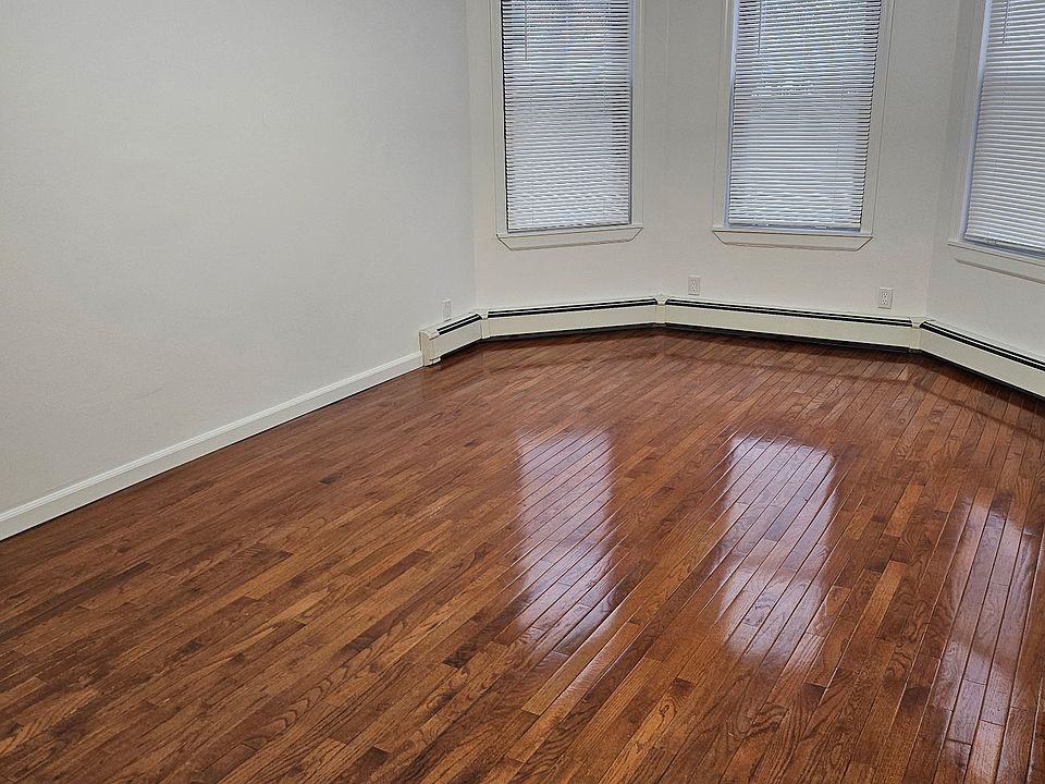 Dining room area. Jumbo size