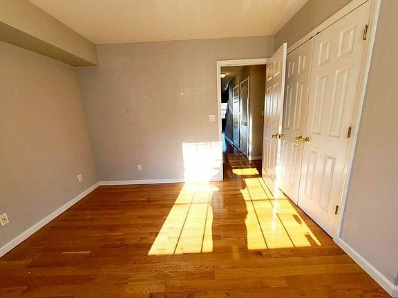 4th image of 50 Patricia Ln #406
