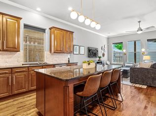 1215 N Bishop Ave, Dallas, TX 75208