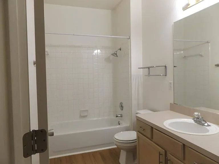 2911 Whisper Oaks Ln #B — Photo 8